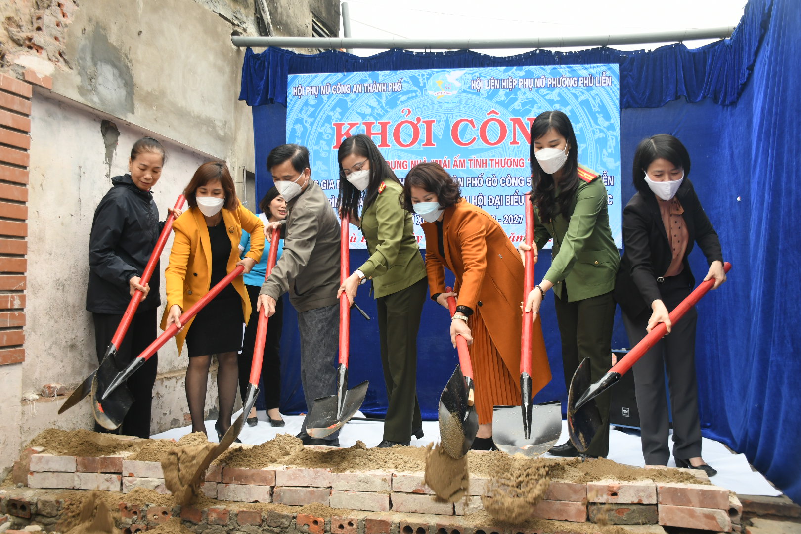 Hội phụ nữ CATP: Ủng hộ kinh phí xây dựng nhà 